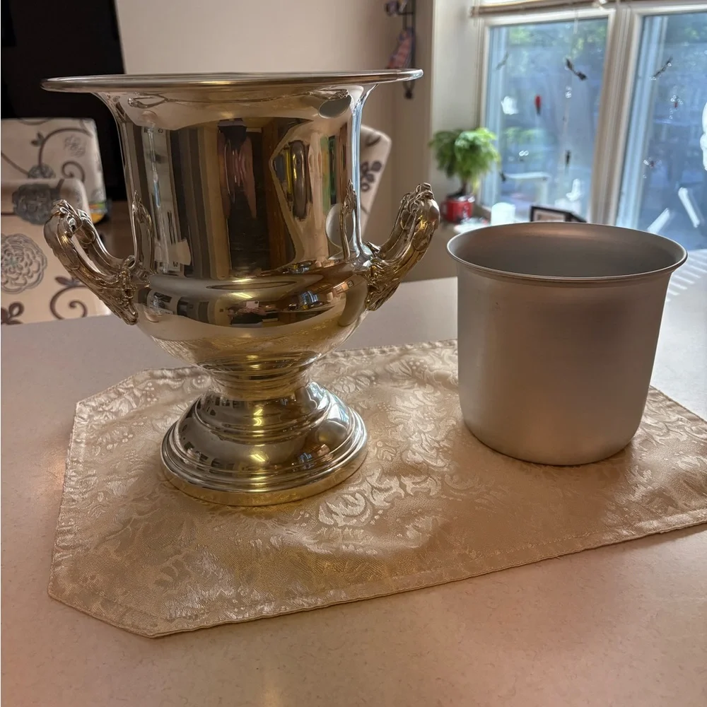 Sale🔥🔥🔥Vintage Pilgrim Regency Style Silver Plated Champagne Wine Ice Bucket - Picture 9 of 14